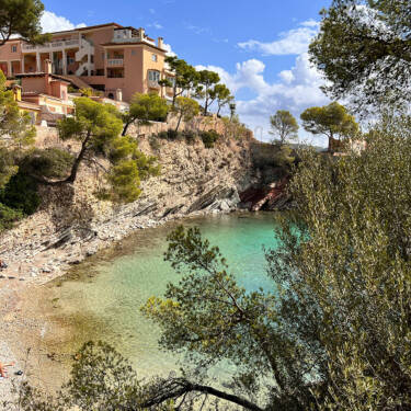 Cala de agua cristalina
