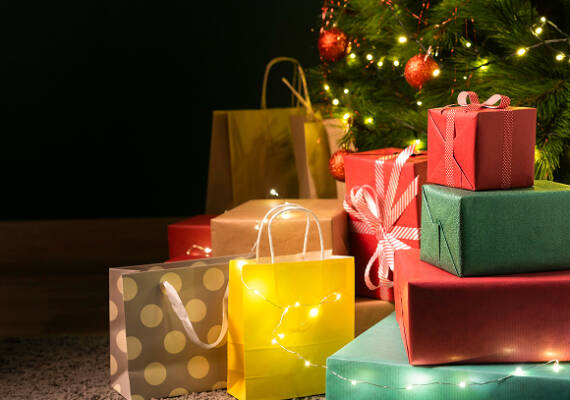 Regalos de Navidad en un salón