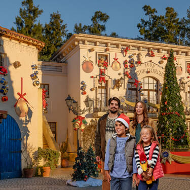 Familia en PortAventura World durante la Navidad