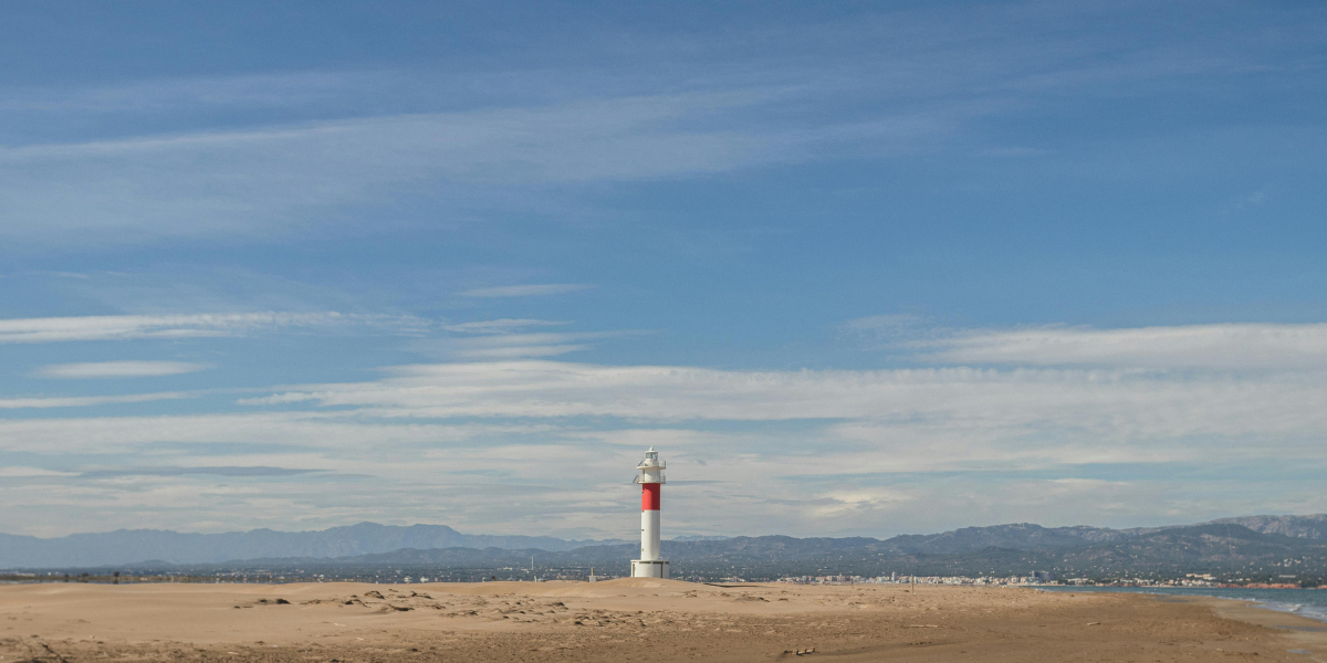 Imagen lejana de un faro