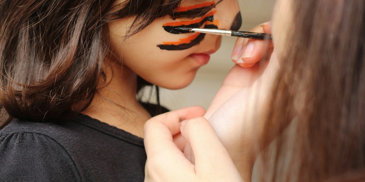 Niñas maquillada con pintura facial