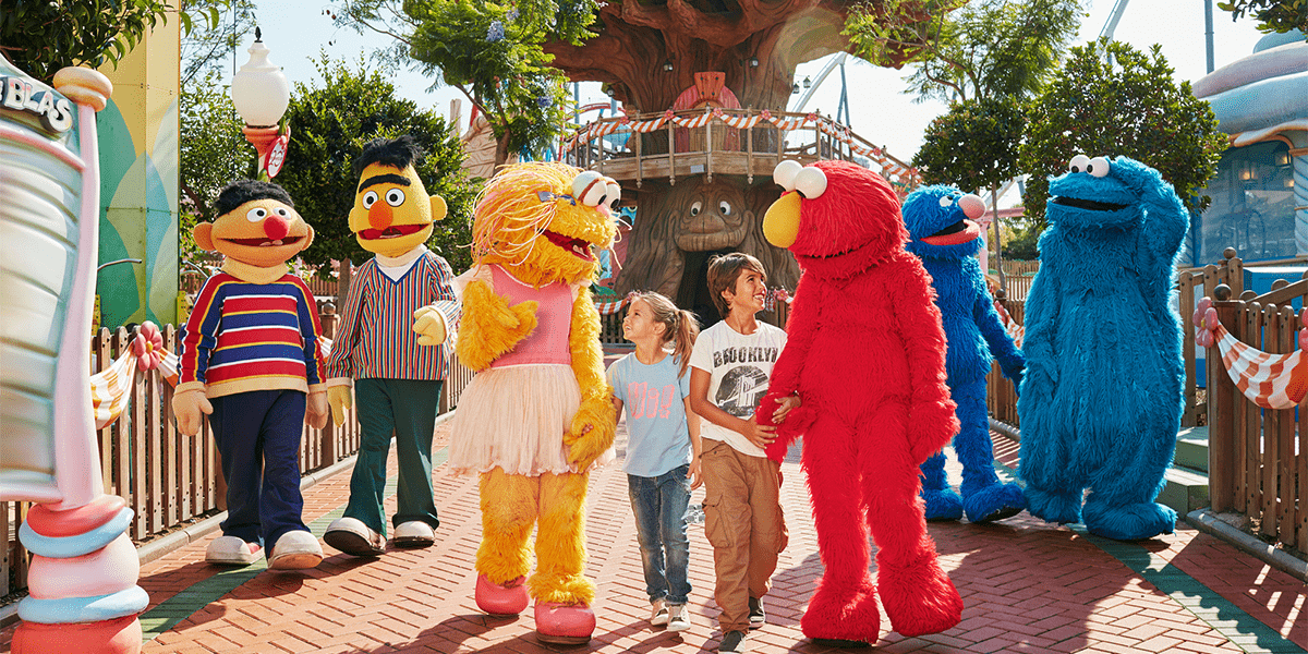 Espectáculo Easter Party con Big Bird y personajes de Sesame Street en SésamoAventura PortAventura